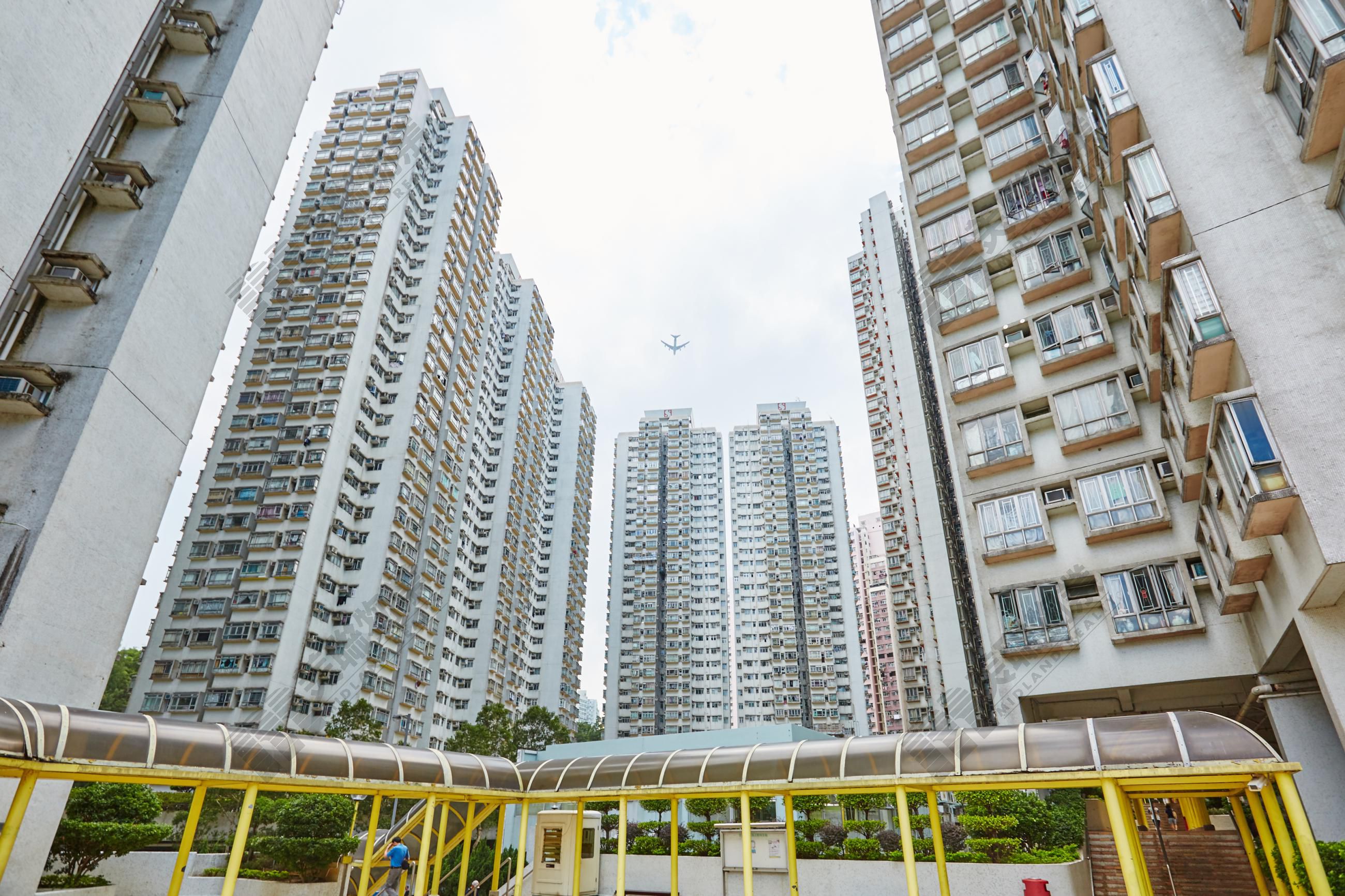 荃湾荃景花园两房户约440万元沽 租客恐加租 转租为买